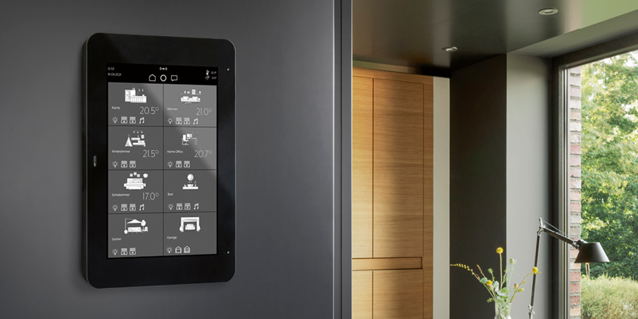 JUNG Smart Panel 8 bei Elektrotechnik Ritschel in Kronberg im Taunus